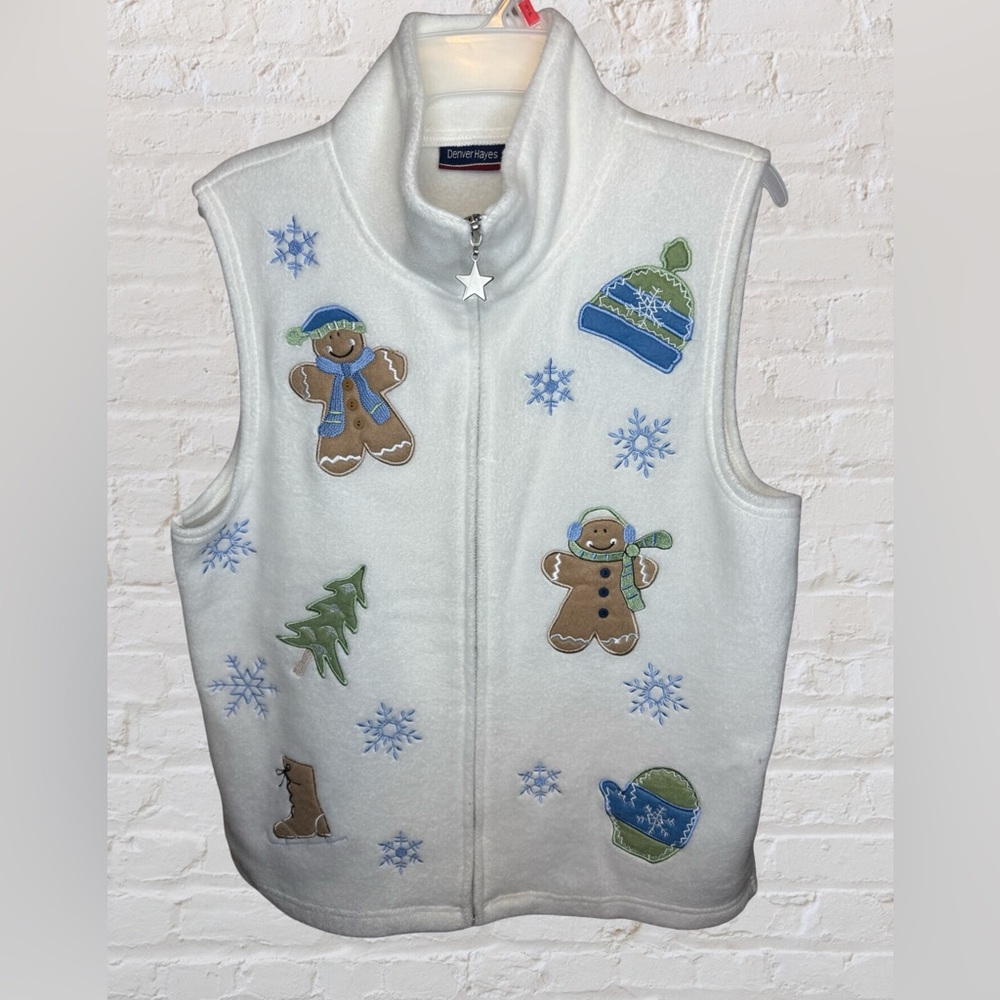Denver Hayes White Fleece Vest with Winter Motifs